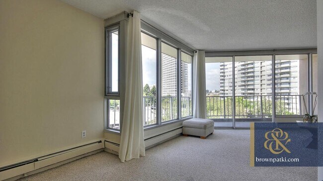 Foto del edificio - 1200 Gough St