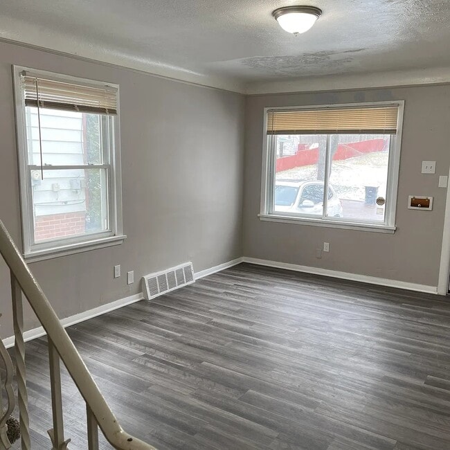 Foto del edificio - 4304 E 164th St