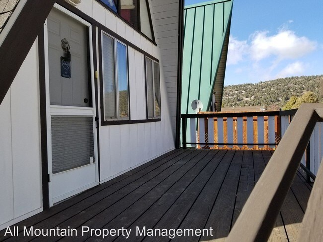 Foto del edificio - 828 Pine Ln