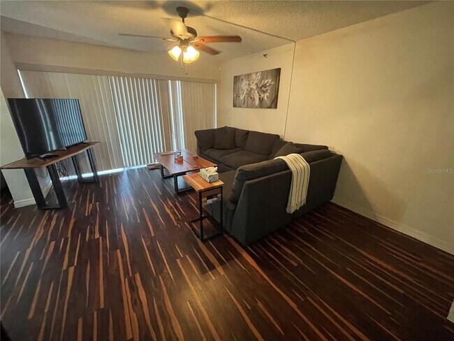 Foto del edificio - 1162 Carmel Cir