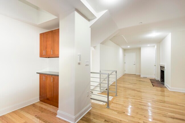 Building Photo - 2014 Pine St
