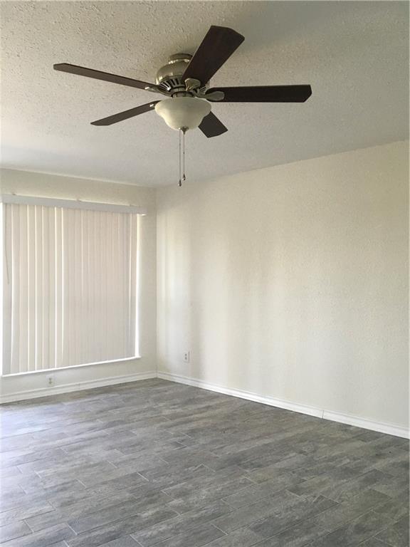 Foto del edificio - 14801 Compass St