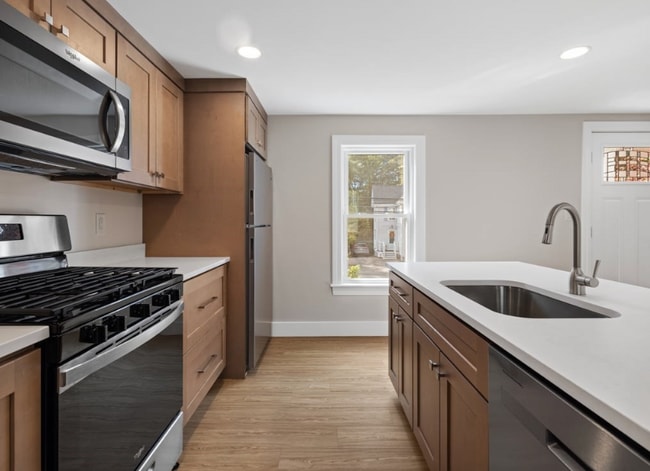 Building Photo - 40 Cedar St