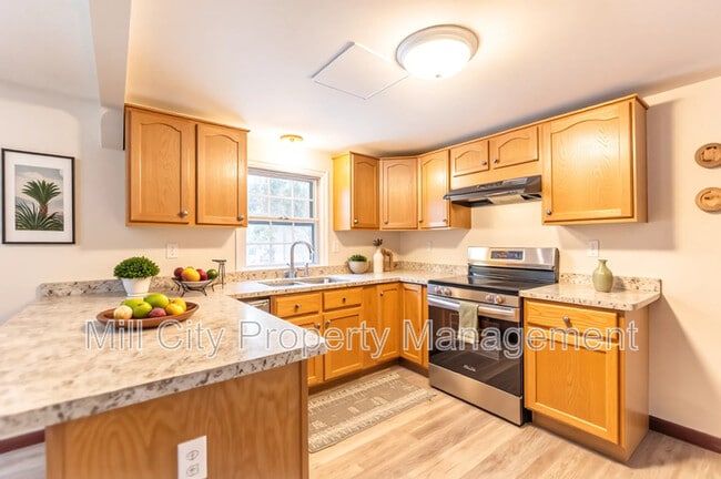 Building Photo - 64 South Rd