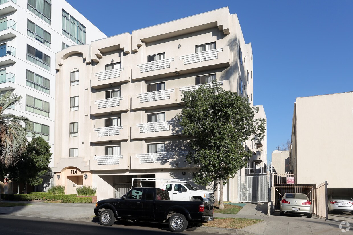 Primary Photo - 714 S Serrano Ave