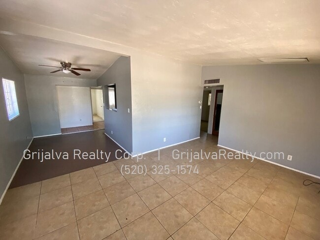 Building Photo - 1416 E Lee St