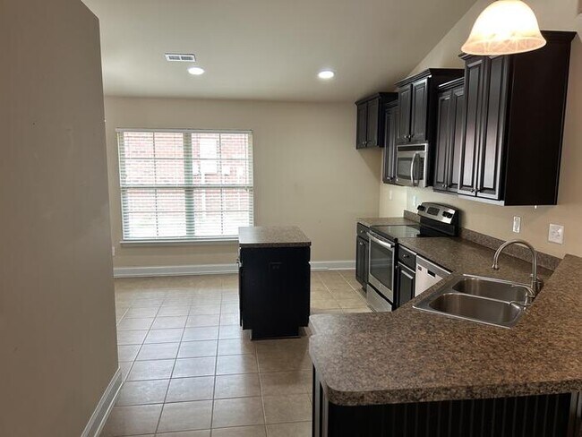 Foto del edificio - 3 Bed / 2 Bath Rental House in Hampton Cove