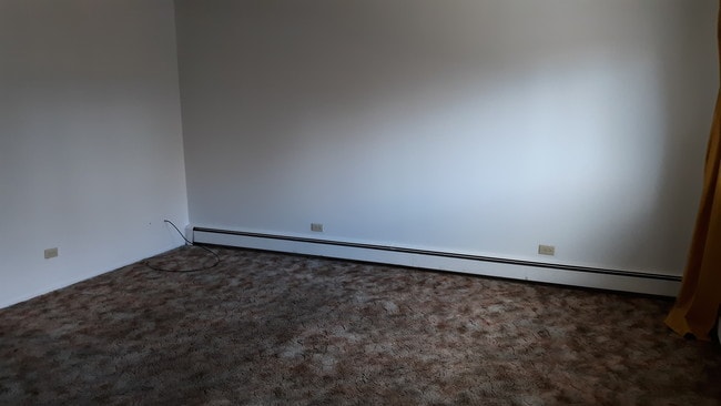Living Room - 724 E Lewis St