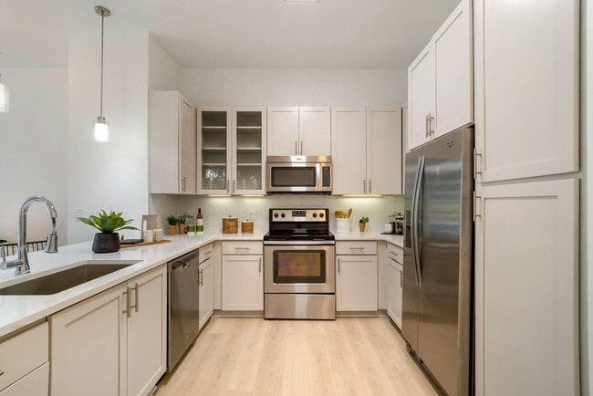 Building Photo - Allure at Southpark