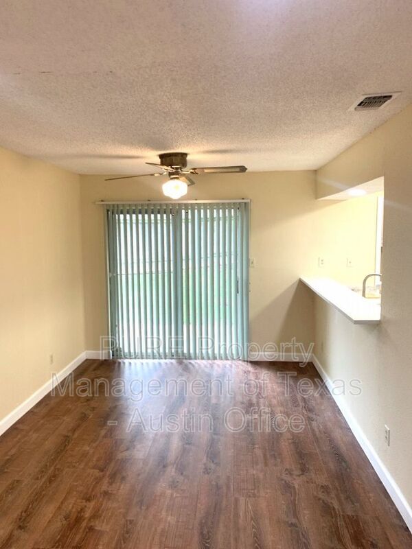 Foto del edificio - 616 Castle Ridge Rd