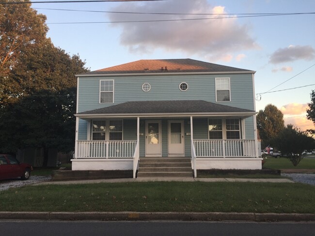 Left side unit. - 168 N River Dr