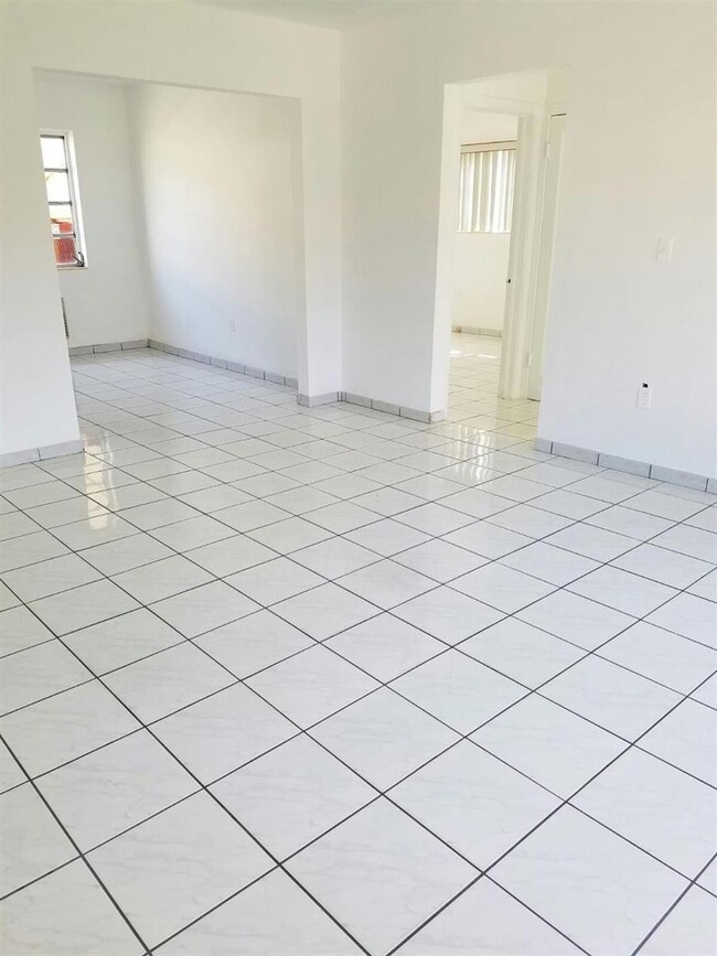 Building Photo - 631 SW 11th St