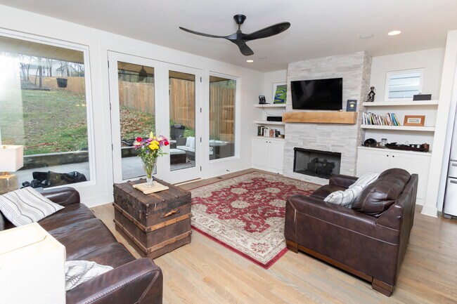 Building Photo - 5821 Maxon Ave