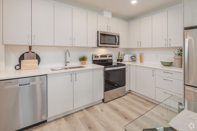 2BR + Den, 2BA - 866SF - Red Sol Apartments