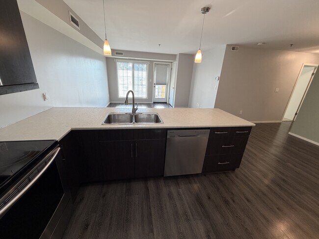 Photo du bâtiment - 25-225 Bridgeland Dr N