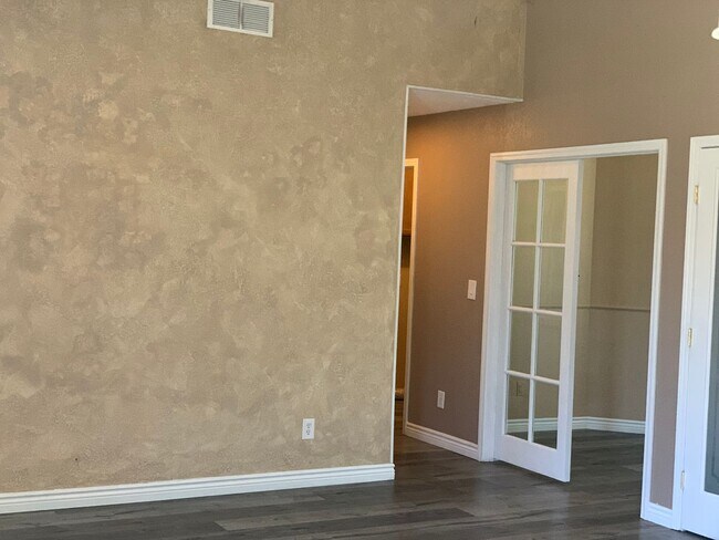Foto del edificio - Charming 2 Bedroom + Office Home for Rent in Sacramento