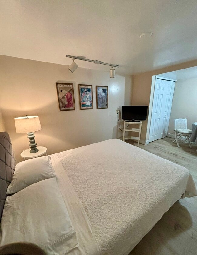 Building Photo - 129 Malaga Ave