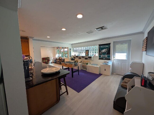 Building Photo - 1010 Sumica Dr