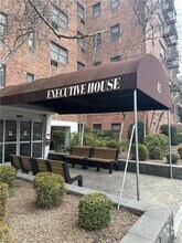 Building Photo - 45 E Hartsdale Ave