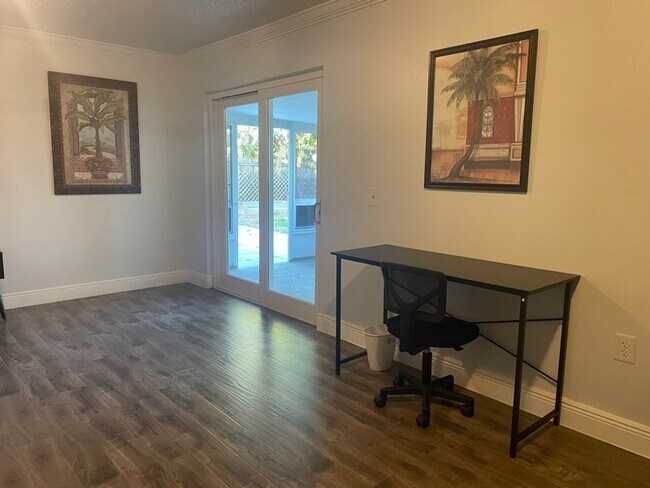 Foto del edificio - 3115 Marshall Dr