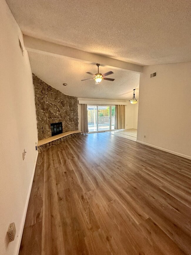 Building Photo - 1211 Cedar Tree Wy