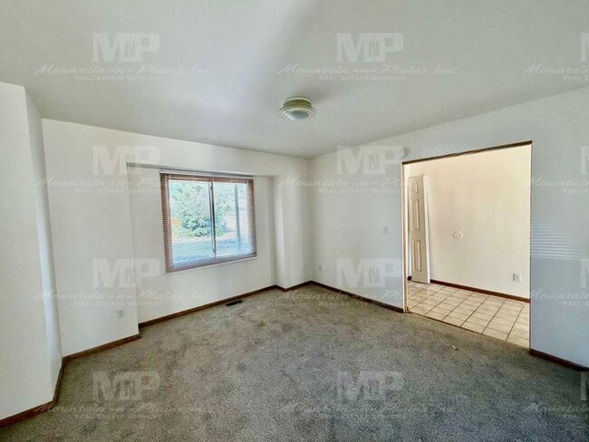 Building Photo - 4400 Vista Dr