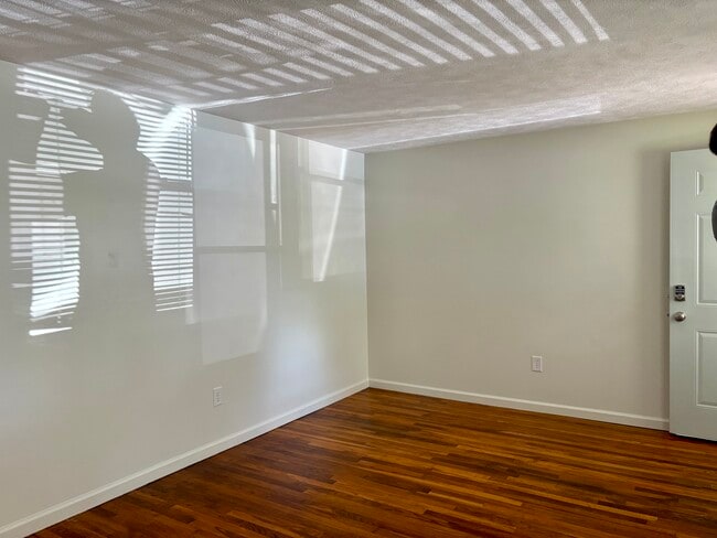 Building Photo - 10807 Central Ave