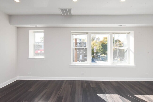 Foto del edificio - 4401 N Keeler Ave