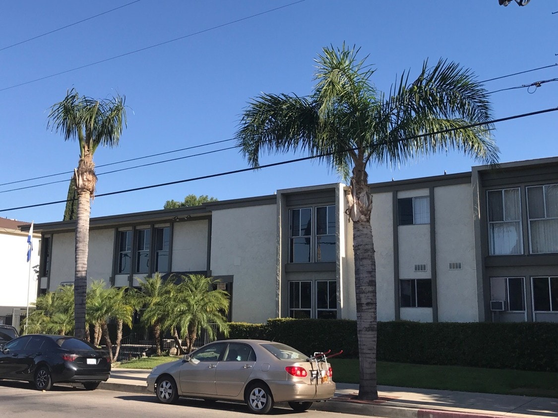 Primary Photo - 18547 Plummer St