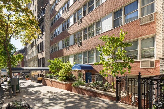 Building Photo - 150 E 37th St