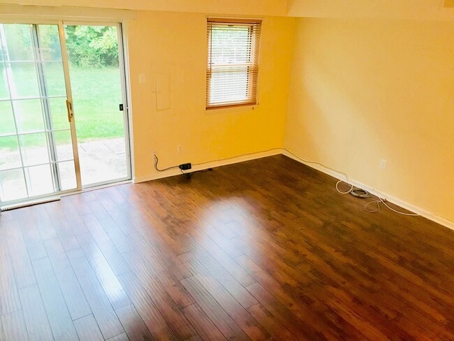 Building Photo - Beautiful 2-Bedroom Townhouse in Lovely Blue Bell Community! Available March 1st!