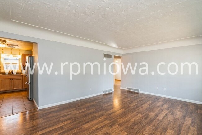 Foto del edificio - UPTOWN ANKENY!! 3 Bedroom, 2 Bath Home in Ankeny