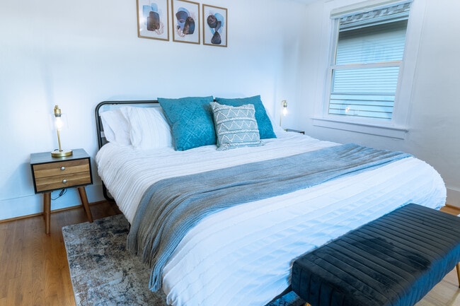 Rest well in comfortable king-sized bed - 1519 32nd Ave