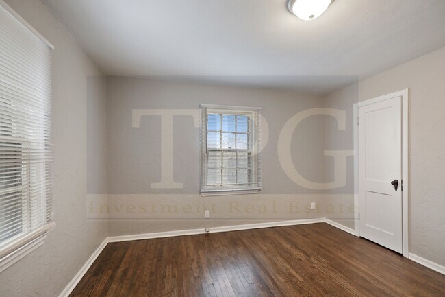 Building Photo - 3407 NE Monterey Ave