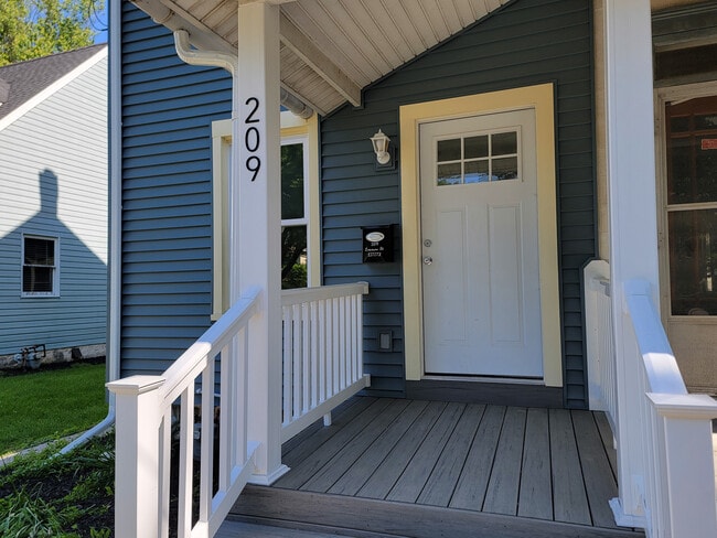 Building Photo - 209 Leaman St