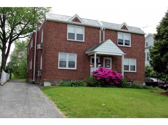 Foto del edificio - 8037 Pine Rd