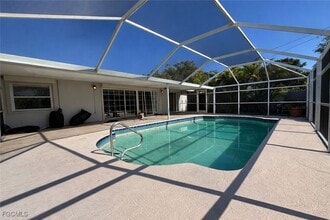 Building Photo - 1010 SE 43rd Terrace