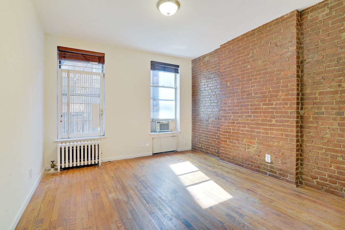 Foto principal - 344 W 48th St