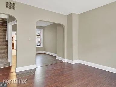 Building Photo - 5 br, 1 bath Townhome - 826 West Poplar St...