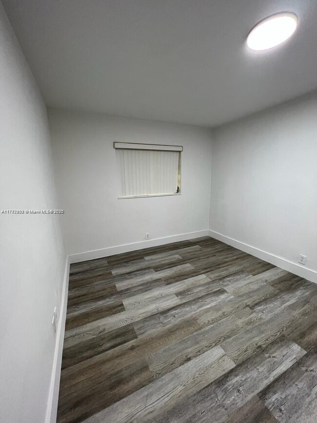 Foto del edificio - 904 SW 10th St