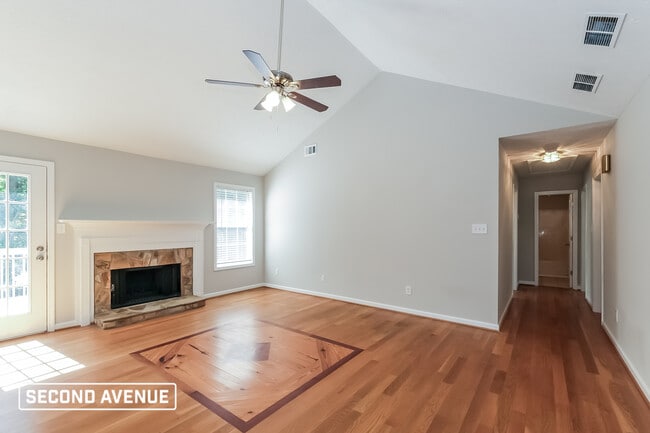 Building Photo - 105 5 Oaks Dr