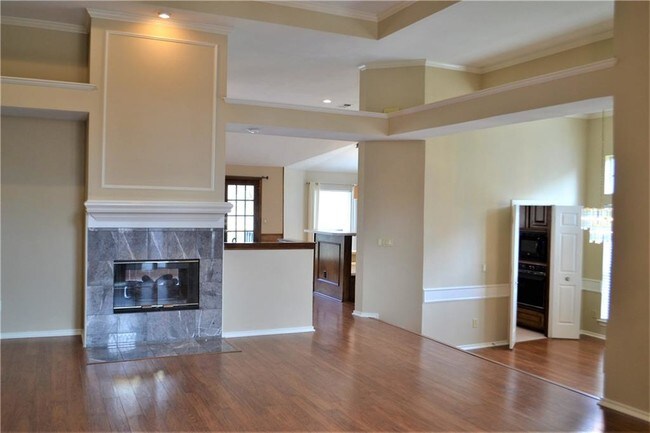 Building Photo - 2755 Fernwood Dr