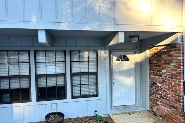 Building Photo - 804 Timbers Ct