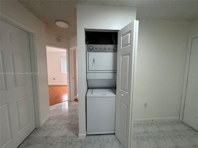 Building Photo - 15741 SW 137th Ave