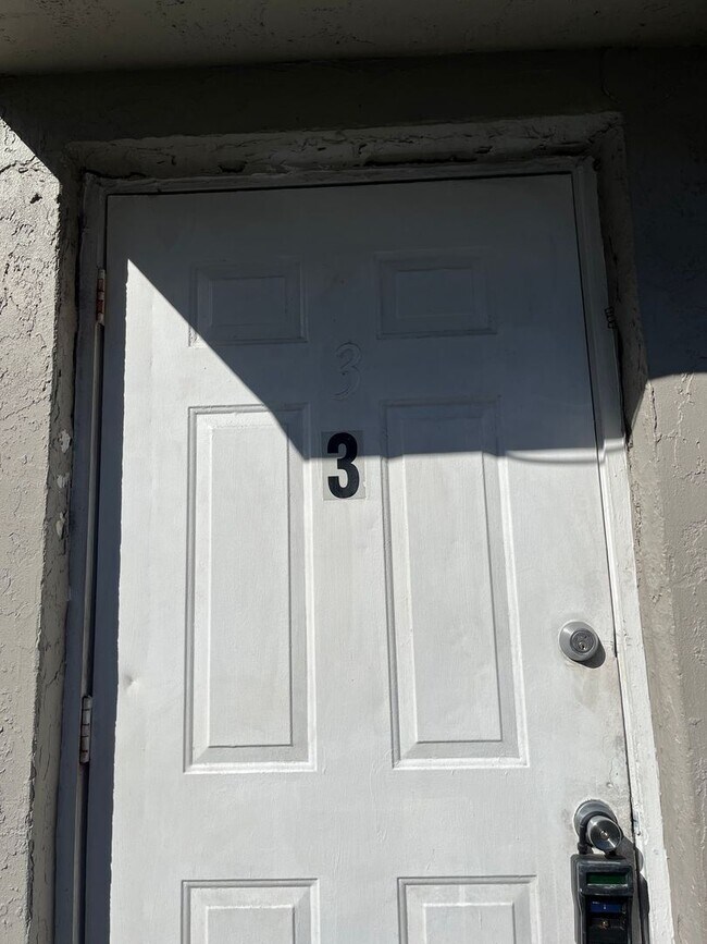 Foto del edificio - 2 br, 1 bath House - 808 W TIFFANY DR #3