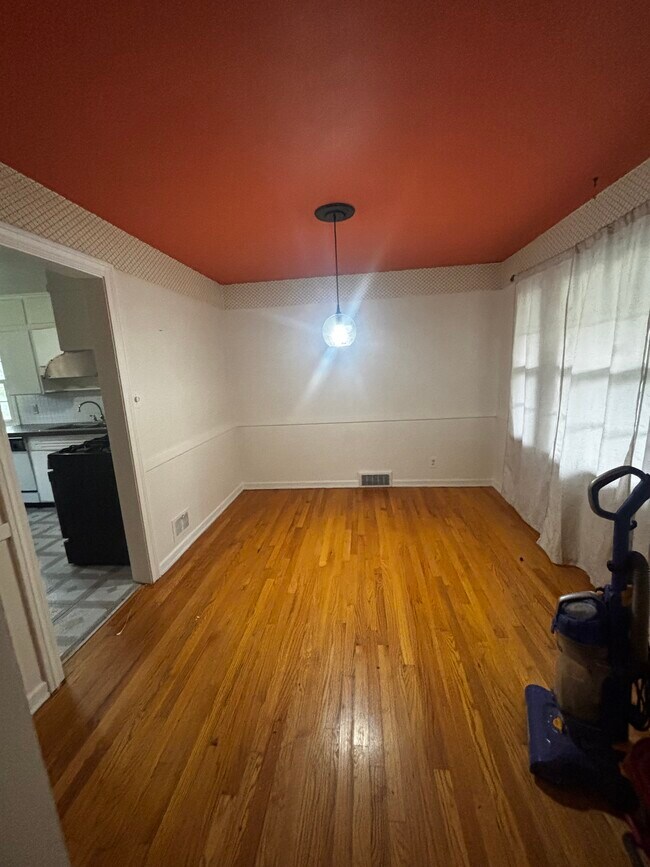 Foto del edificio - 2081 W Riverview Ave