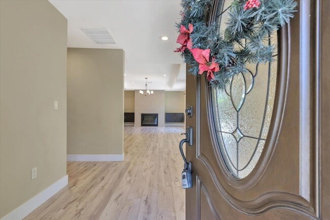Building Photo - Wow! What a Great Home! SHORT TERM LEASE T...