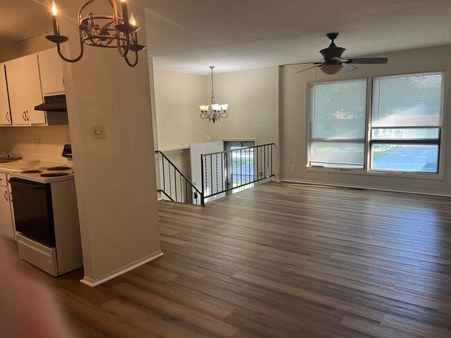 Building Photo - 3 BEDROOM 1 FULL BATH HOME WITH LIVING ROOM & REC ROOM, SINGLE GARAGE AND LARGE BACKYARD