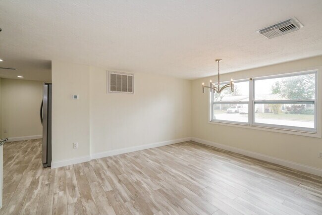 Building Photo - 4045 Grayton Dr