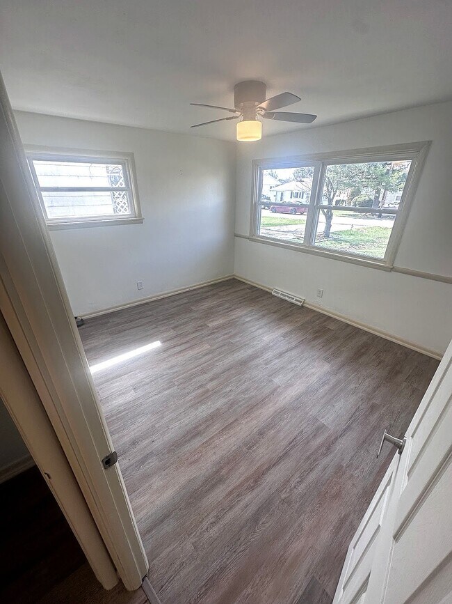 Foto del edificio - 43 Eleanor Ave